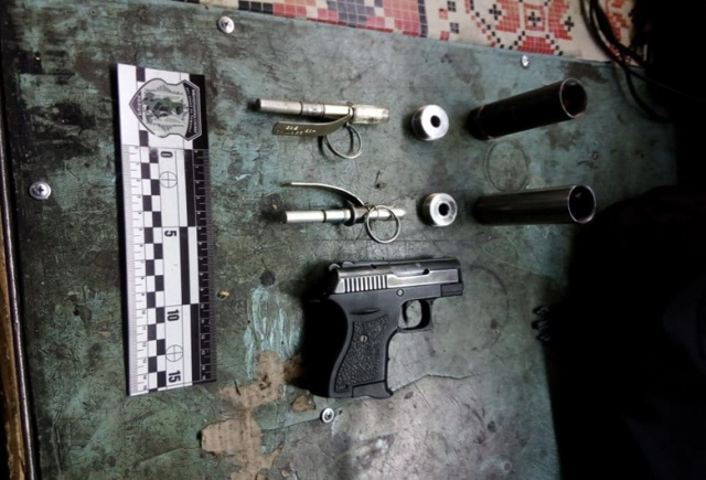 На Чернігівщині правоохоронці виявили саморобні вибухові пристрої та наркотики