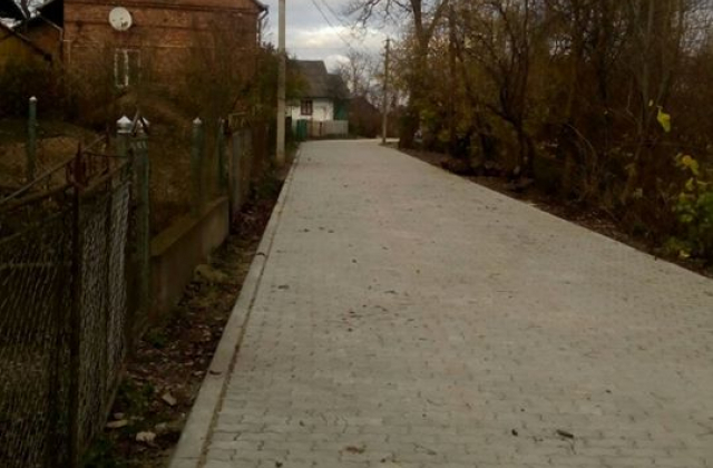На Львівщині тривають роботи з реконструкції доріг у смт Нижанковичі