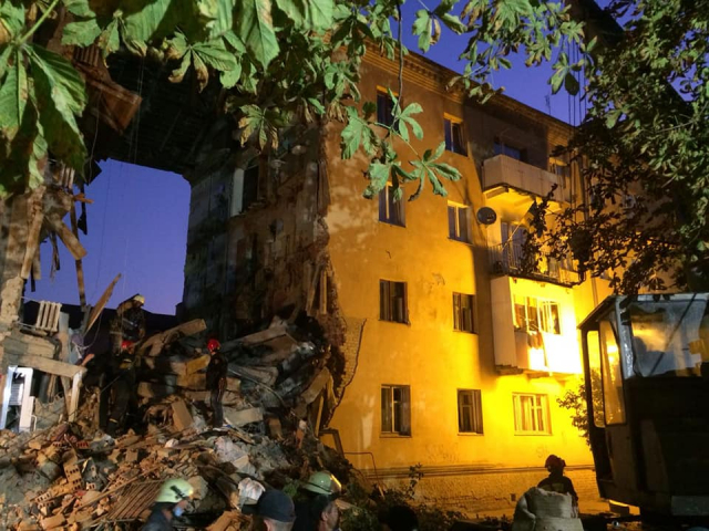 У Дрогобичі обвалився будинок. Фото: ДСНС