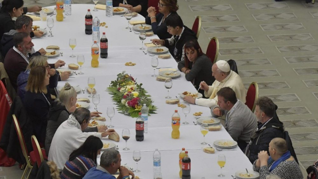 У Ватикані організували обід для потребуючих