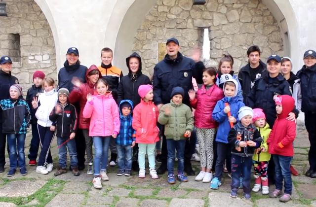 Львівські патрульні організували для діток з притулку поїздку до Олеського замку