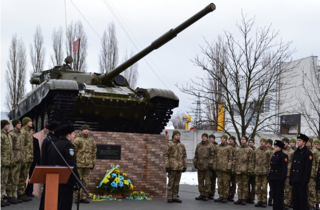 У Миколаєві встановлено пам’ятник воїнам-танкістам