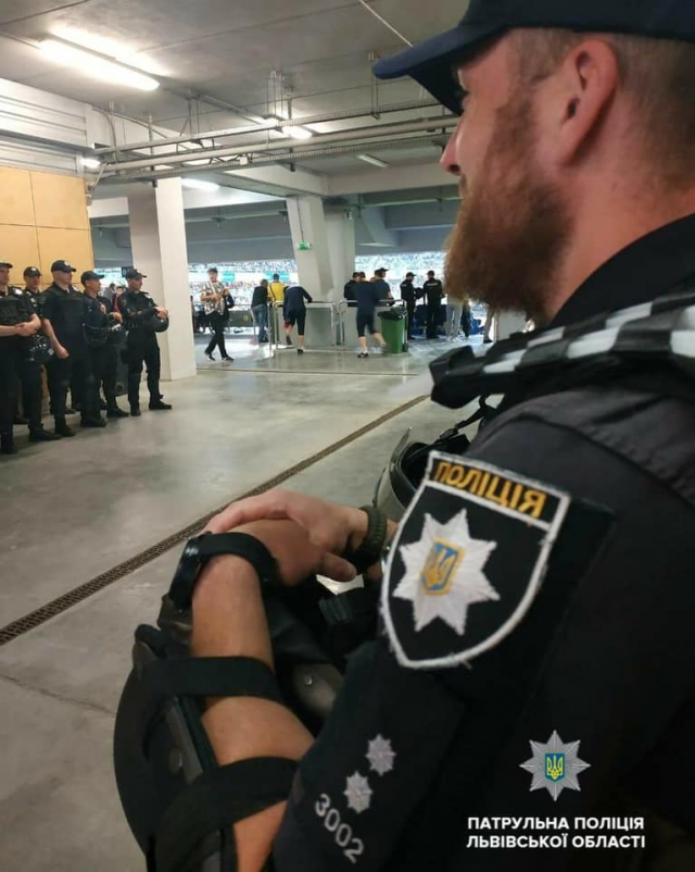 Львівські патрульні забезпечили охорону громадського порядку на матчі Україна-Сербія