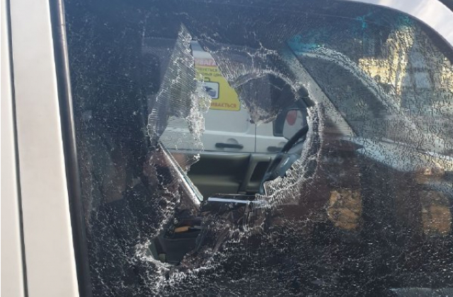 Власник машинок біля Оперного побив скло у машині муніципалів