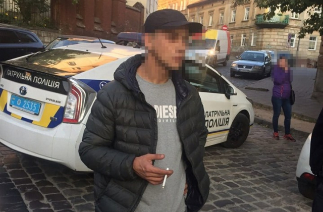 У Львові затримали зловмисника, який пограбував жінку