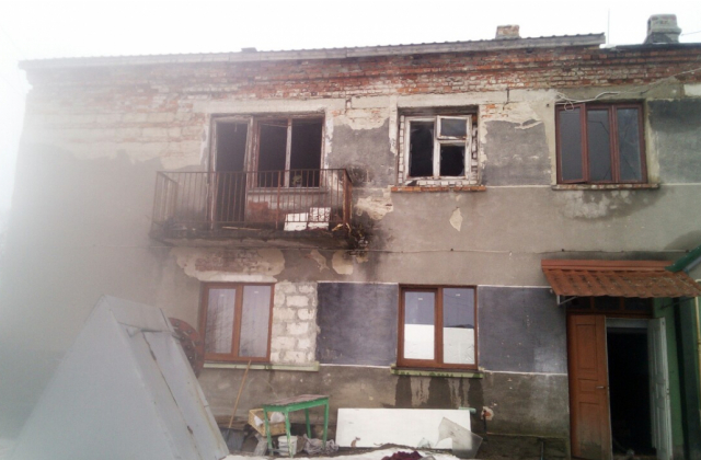 На Львівщині під час пожежі у квартирі загинула жінка