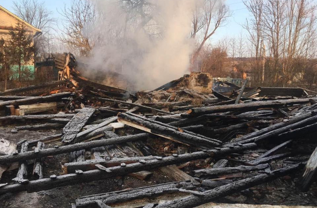 У Старосамбірському районі горіли залишки житлового будинку