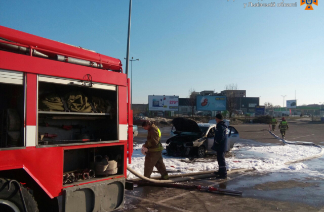 На вулиці Городоцькій у Львові горіла автівка