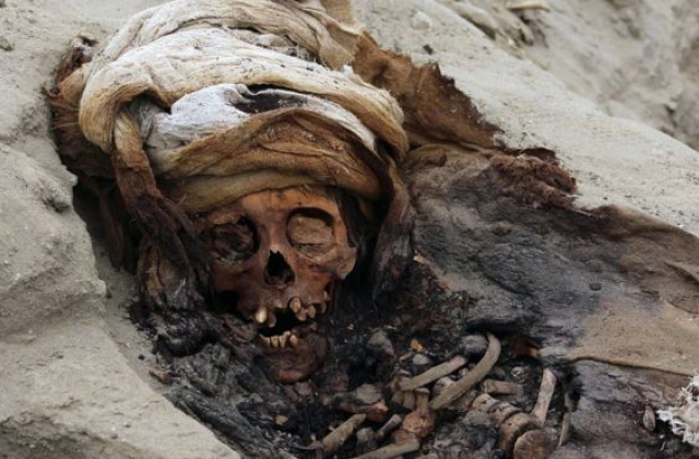 У Перу виявили масове поховання принесених у жертву дітей. Фото: AFP
