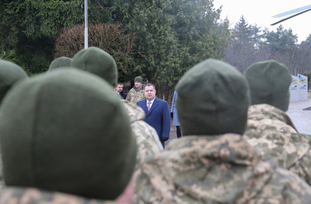 Міністр оборони України на Львівщині привітав військовослужбовців з Днем добровольця