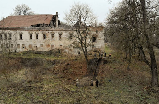 Археологи розпочали дослідження на території Поморянського замку