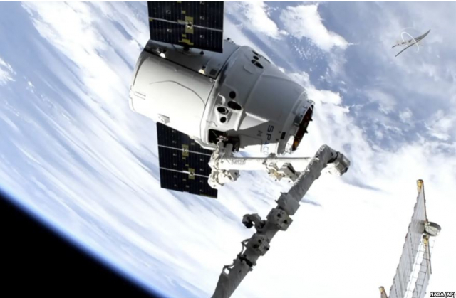 SpaceX здійснює вантажні поставки на космічну станцію з 2012 року