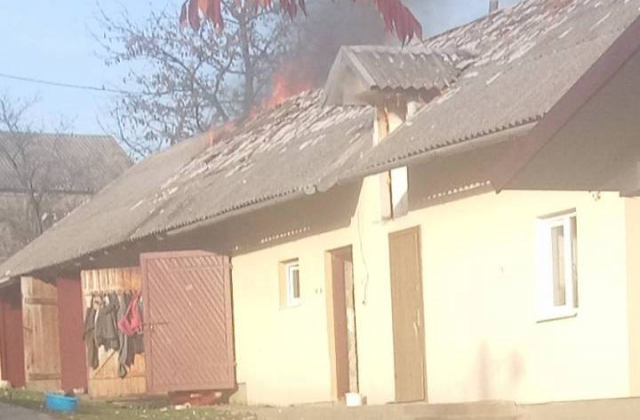 У Жовківському районі вогнеборці ліквідували пожежу в житловому будинку