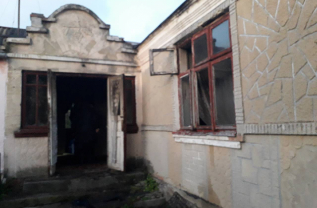 У Жовківському районі на пожежі житлового будинку одна жінка загинула, ще одну госпіталізовано