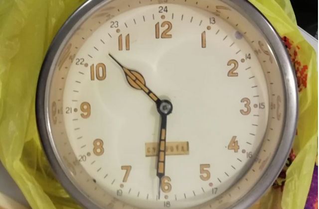 Прикордонники у "Борисполі" виявили корабельний годинник, радіаційний фон якого у понад 10 разів перевищував допустимі норми