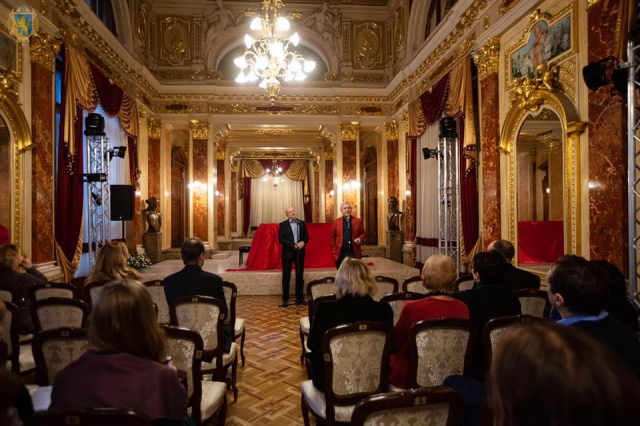 У Львівській національній опері презентували рояль всесвітньо відомого бренду