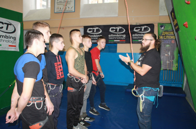 У Київському військовому ліцеї відбулися змагання зі скелелазіння