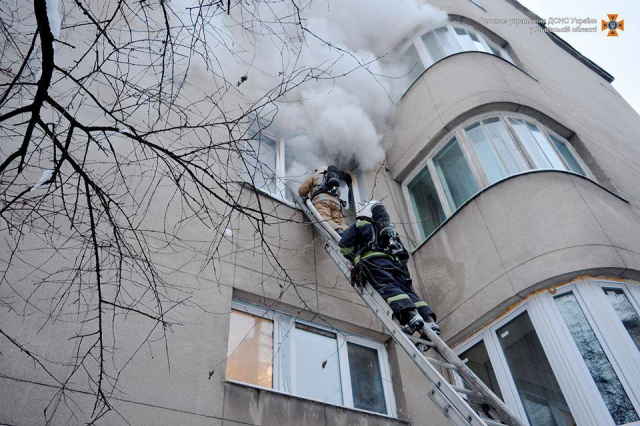 У Львові під час пожежі у квартирі загинула власниця
