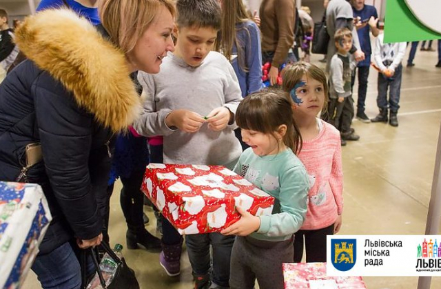 Для діток у Львові організували свято до Дня святого Миколая