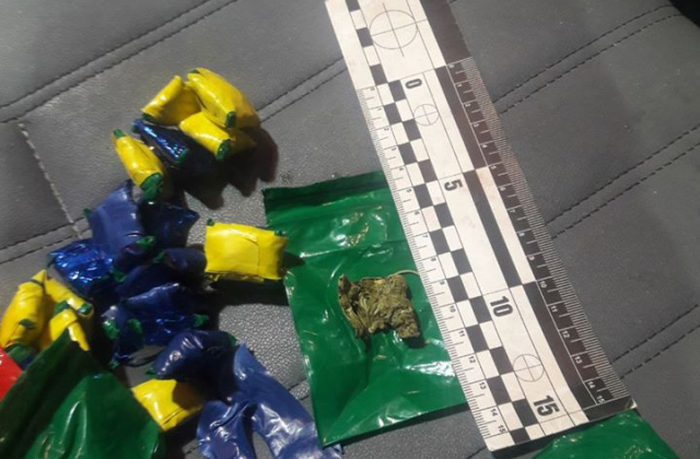 На Сихові затримали чоловіка із 23 пакетами наркотичної речовини