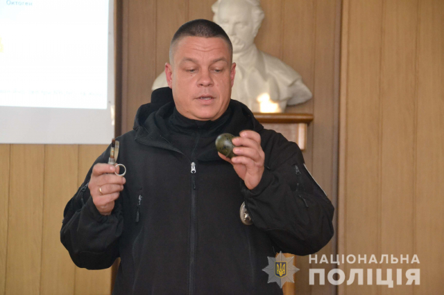 Львівські поліцейські пройшли тренінг з виявлення вибухонебезпечних предметів