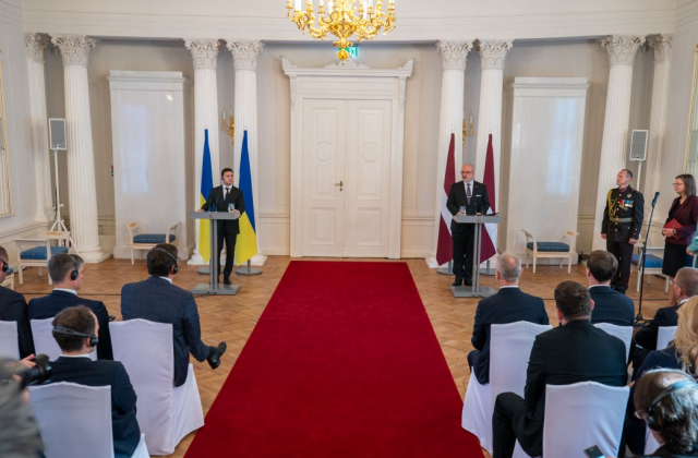 Володимир Зеленський провів переговори з Президентом Латвійської Республіки Егілсом Левітсом у Ризі