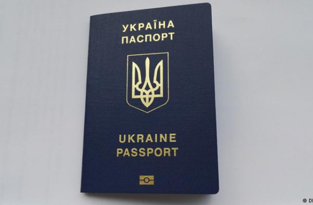 Україна за рік піднялася в рейтингу паспортів світу