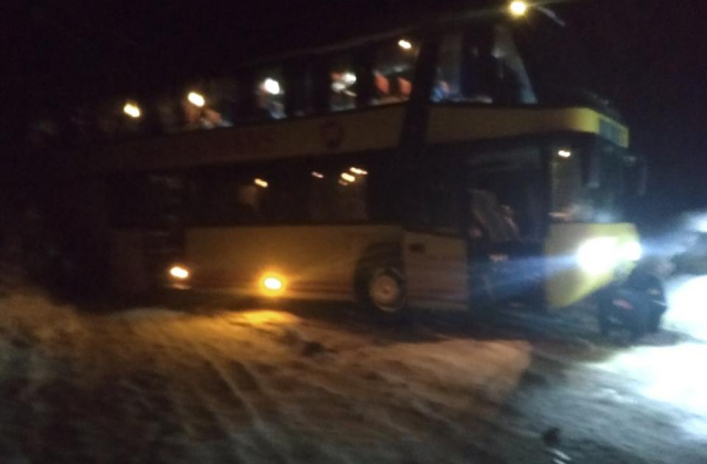 У Старосамбірському районі рятувальники відбуксирували рейсовий автобус