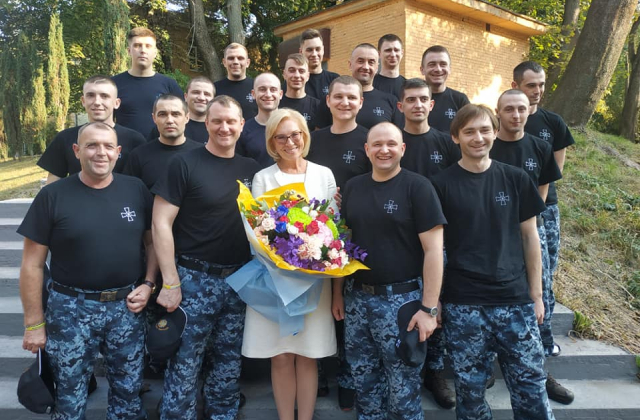 Людмила Денісова з українськими військовими моряками