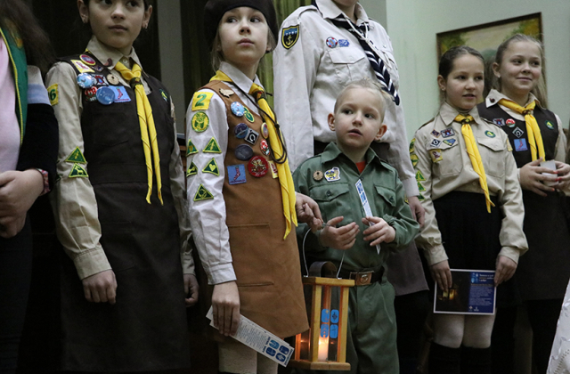 Вифлеємський вогонь миру діти передали гвардійцям по всій Україні