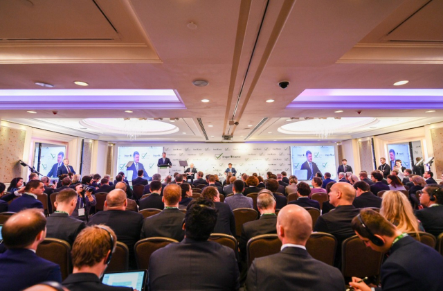 Петро Порошенко під час виступу на 15-й щорічній інвестиційній конференції Dragon Capital