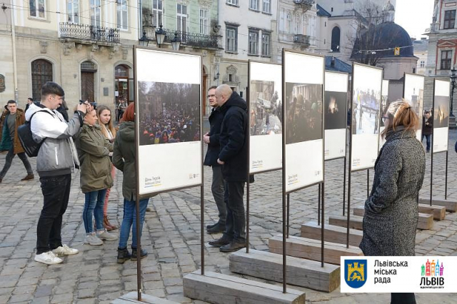 У Львові представили тематичну виставку пам’яті Героїв Небесної Сотні