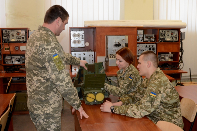 Курсанти академії сухопутних військ опановують новітні засоби радіолокації