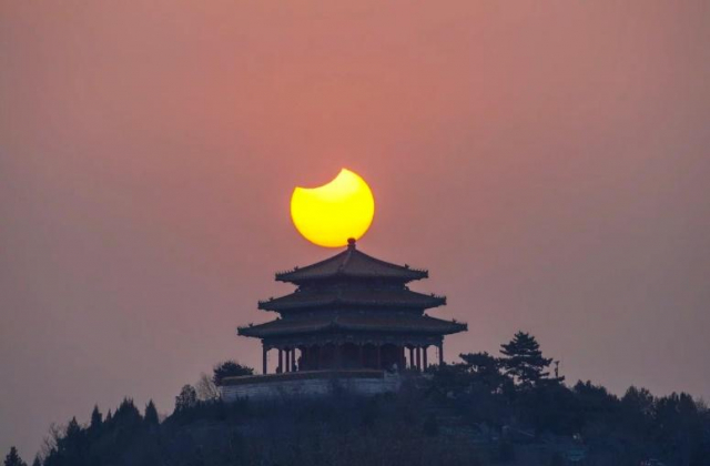 Перше затемнення Сонця в 2019 році. Фото
