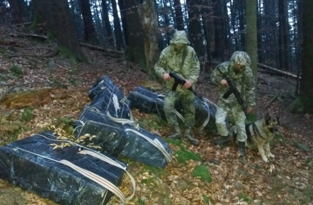 На Буковині прикордонники з пострілами затримали пачкарів