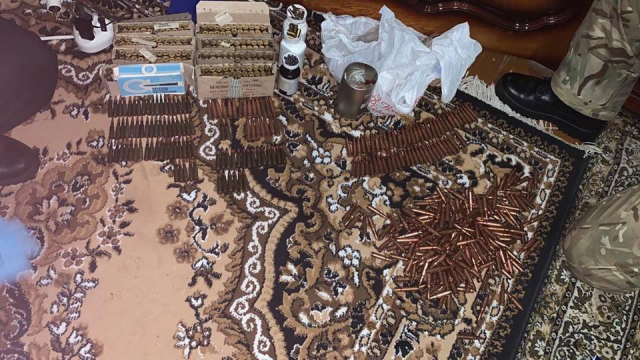 На Вінниччині у депутата сільради виявили потужний арсенал зброї та наркотики