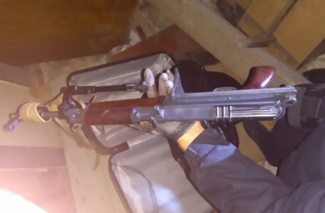 Львівська поліція розшукує власника зброї, яку знайшли на горищі будинку