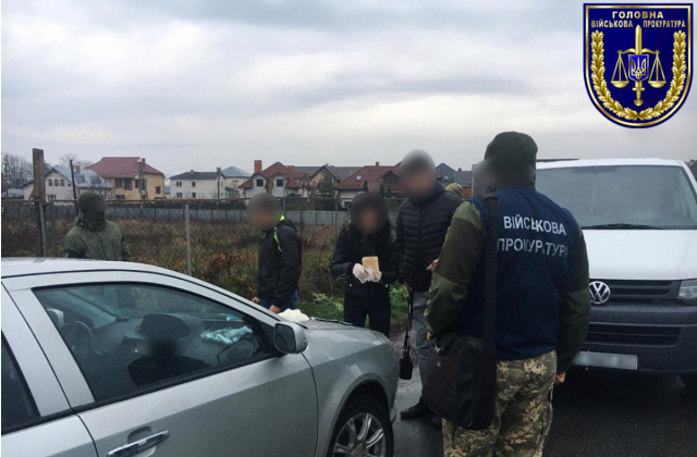 На Івано-Франківщині затримали військового, який збував боєприпаси