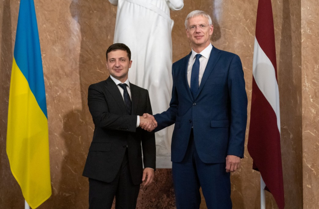 Президент України Володимир Зеленський зустрівся з Прем’єр-міністром Латвійської Республіки Кріш’янісом Каріньшем