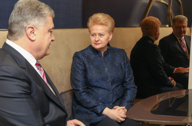 Глава держави зустрівся у Давосі з Президентом Литви