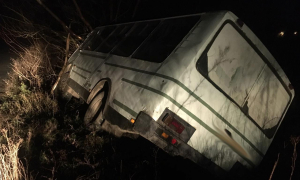 На Львівщині водій маршрутного автобуса ПАЗ не впорався з керуванням та з’їхав у кювет