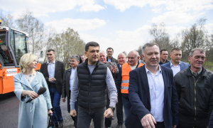 Прем’єр-міністр України перебуває у Вінницькій області на ділянці траси Траса М12 ʺСтрий-Тернопіль- Кропивницький-Знам’янкаʺ