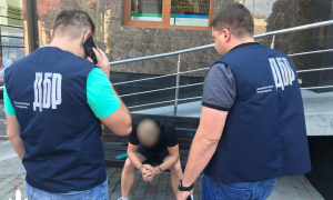 Слідчі львівського ДБР затримали на хабарі головного рибінспектора