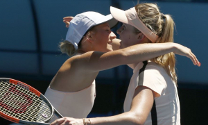 Українки Марта Костюк (ліворуч) та Еліна Світоліна (праворуч) на Australian Open у 2018 році