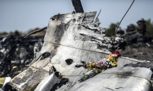 На місці падіння уламків літака рейсу MH17, Донецька область, липень 2014 року. Фото: AFP