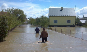 Фото ТСН (Через сильну повінь на Львівщині підтопило понад 1,2 тисячі хат).