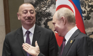 Президент Азербайджану Ільгам Алієв (л) і російський лідер Володимир Путін, архівне фото, 2019 рік